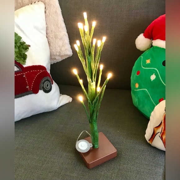 2016 Target Lit Tree Decoration Requires 3 AA Table Counter Small Space Decor - Picture 5 of 16